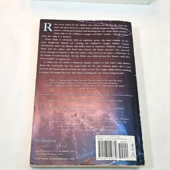 The Darkest Minds Never Fade BRACKEN First Hyperion Paperback edition 2014 - Picture 3 of 17